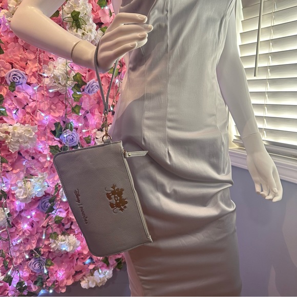 Disney X Pandora NWOT Mickey Minnie Mouse Gray Grey Pouch Clutch Wristlet - Picture 3 of 13